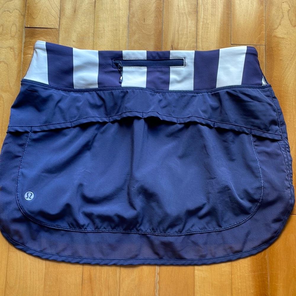 Lululemon skirt/skort with back pocket size 6